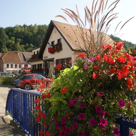 Family Escape With Garden